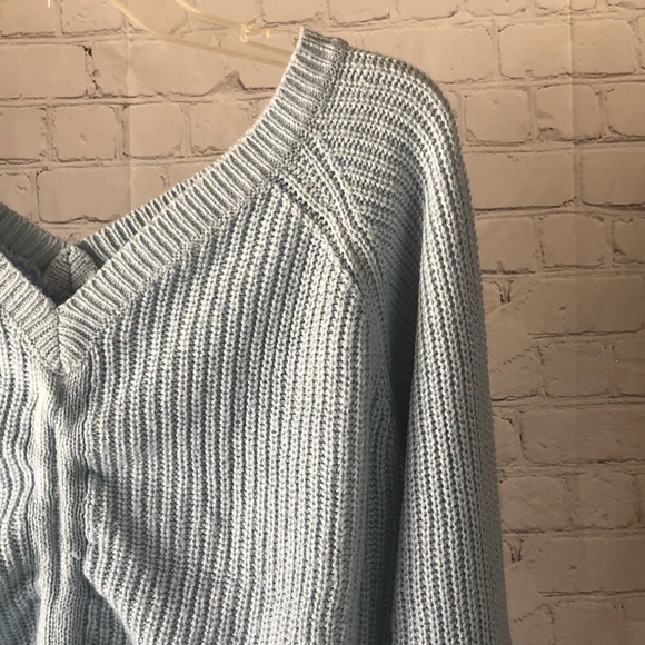 SWEATER - Women's Jolie & Joy light blue sweater with cinched tie front. Size XL - Picture 6 of 13